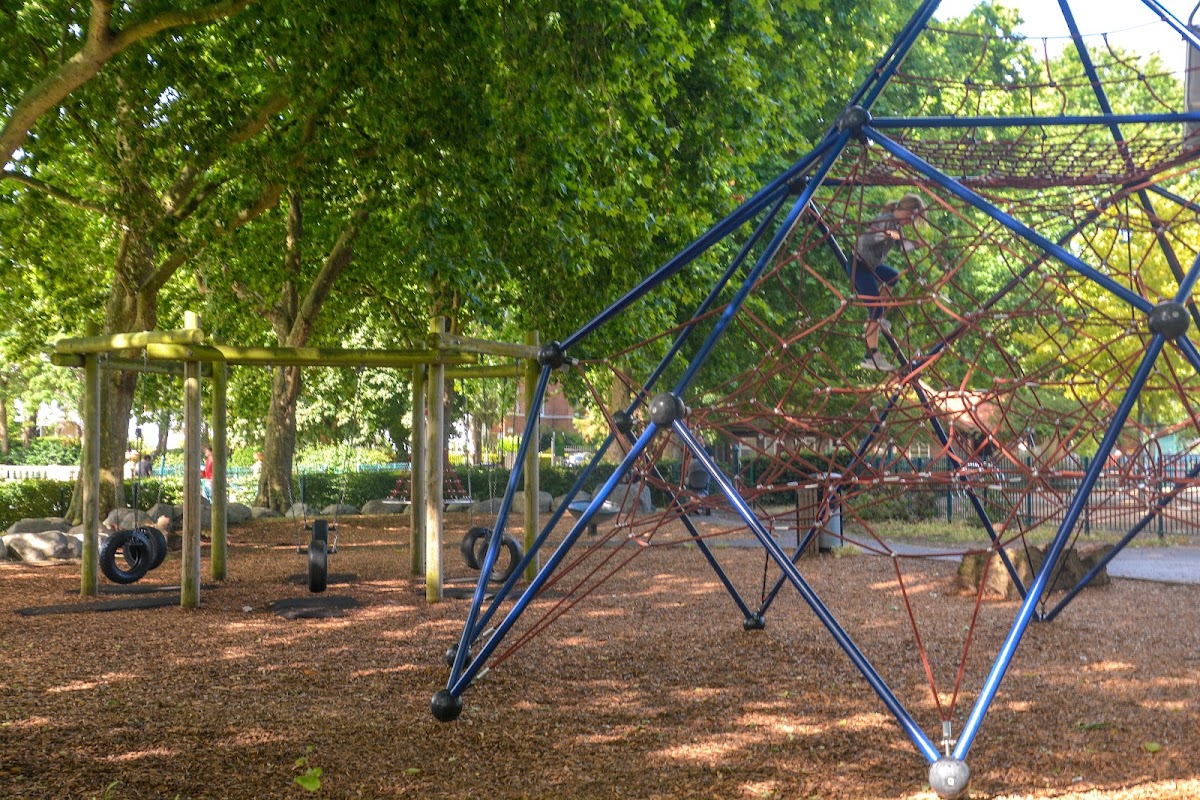 Bishops Park Concrete Skatepark & Bowl