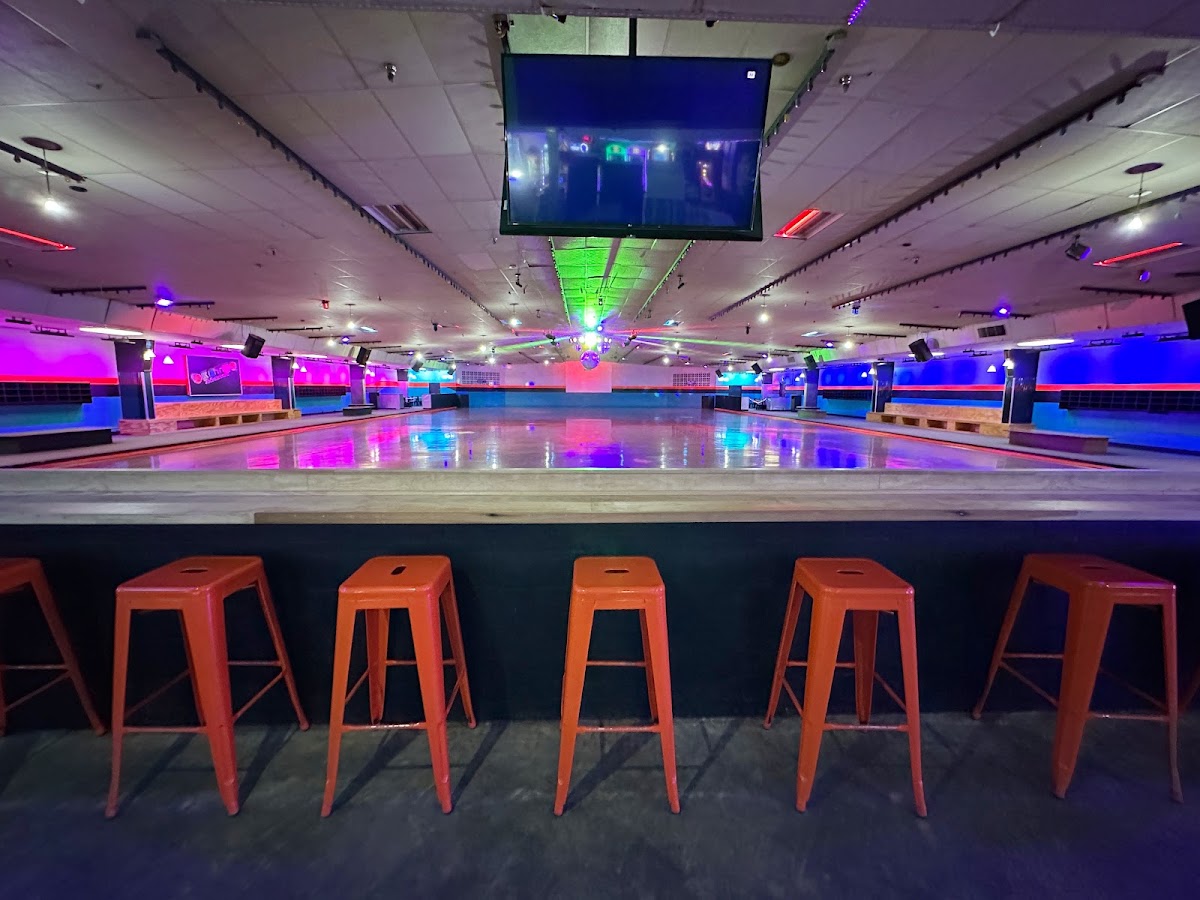 SKATES: Roller Skating Entertainment Center