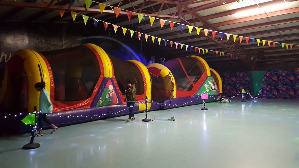 Zwetzig Skate & Bounce
